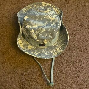 Outdoor bucket hat